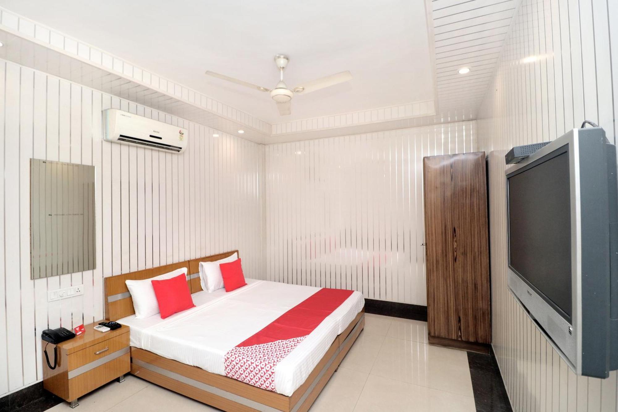 לודהיאנה Hotel O Le Bon Ton מראה חיצוני תמונה