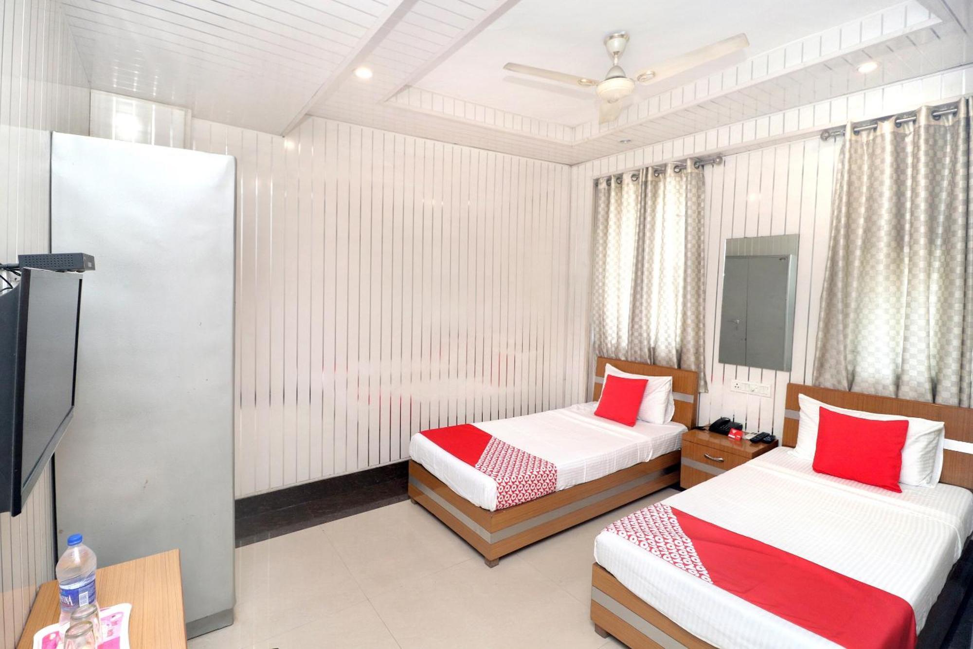 לודהיאנה Hotel O Le Bon Ton מראה חיצוני תמונה